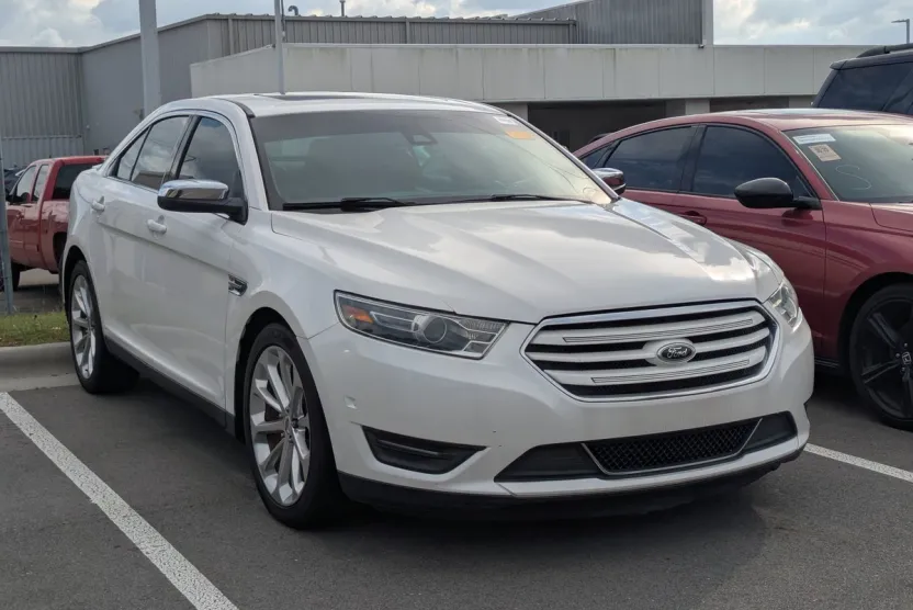 2016 Ford Taurus Limited photo 1
