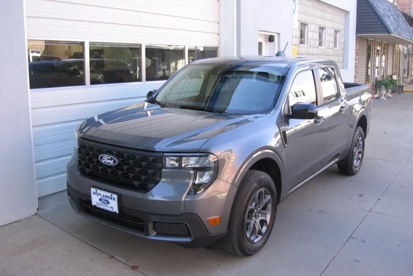 2025 Ford Maverick XLT photo 1