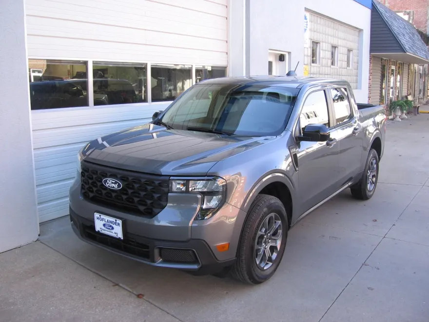2025 Ford Maverick XLT photo 1