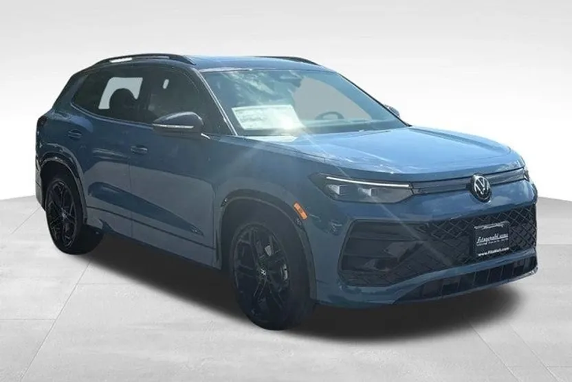 2025 Volkswagen Tiguan SE R-Line Black photo 1
