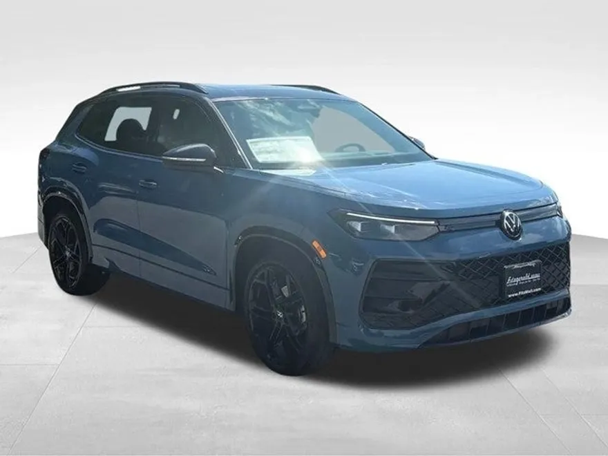 2025 Volkswagen Tiguan SE R-Line Black photo 1