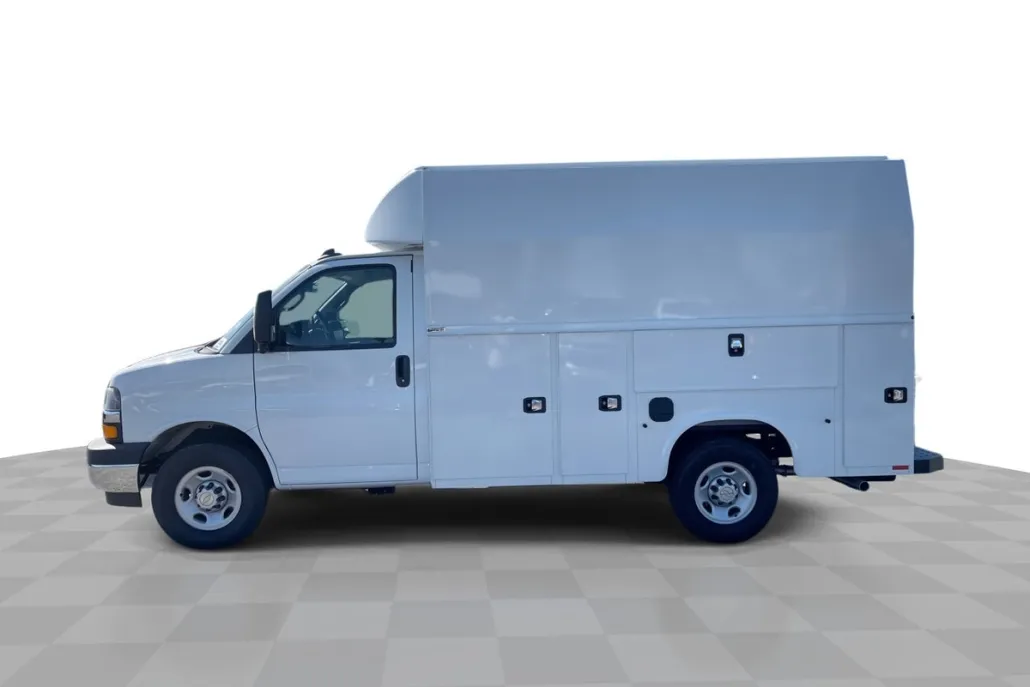 2025 Chevrolet Express Cutaway 3500 photo 1