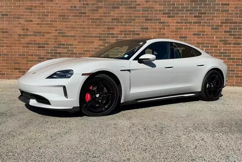 2025 Porsche Taycan 4S photo 1