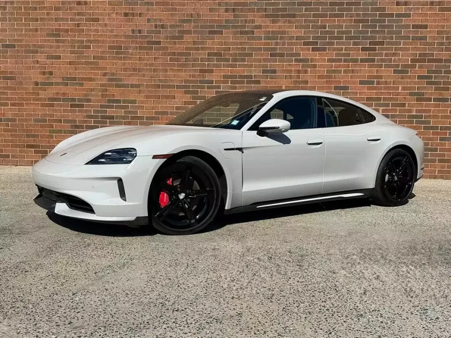 2025 Porsche Taycan 4S photo 1