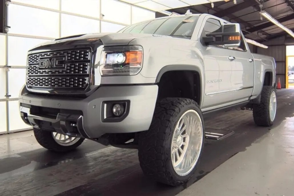 2018 Gmc Sierra 2500 Denali photo 1