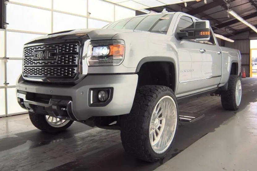 2018 Gmc Sierra 2500 Denali photo 1