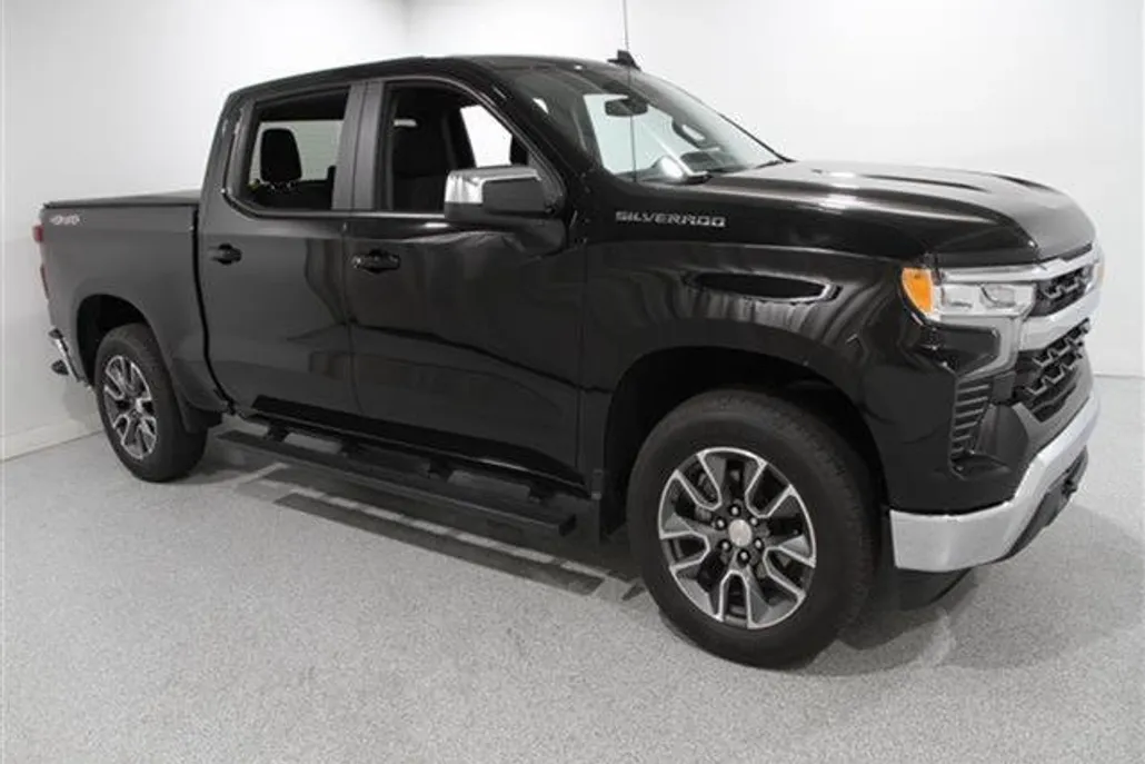 2024 Chevrolet Silverado 1500 LT photo 1