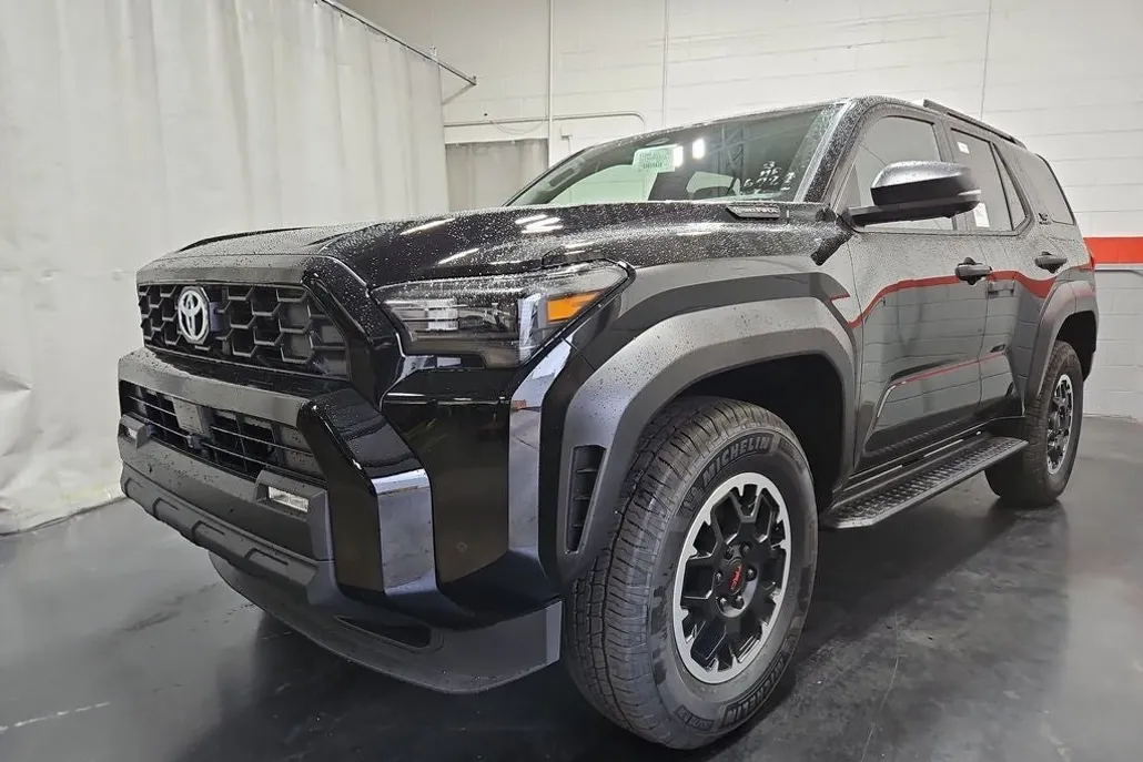 2025 Toyota 4Runner TRD Off-Road Premium photo 1