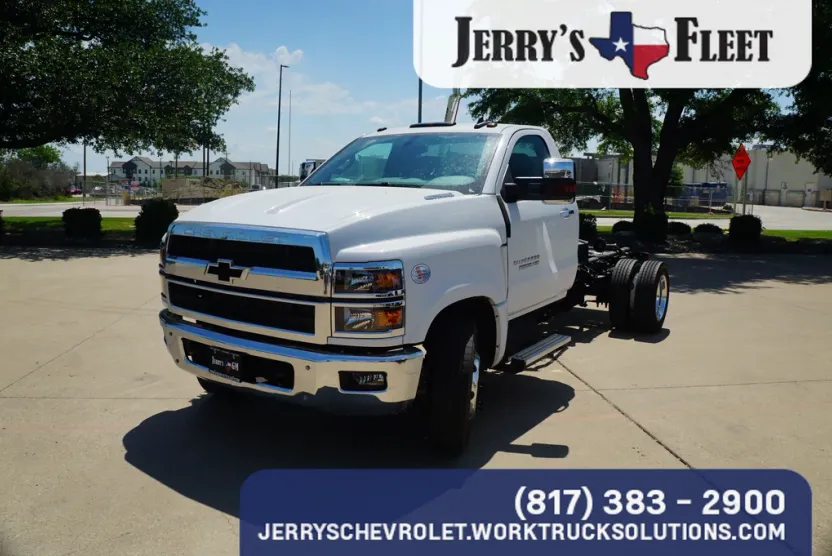2024 Chevrolet Silverado 5500HD LT photo 1