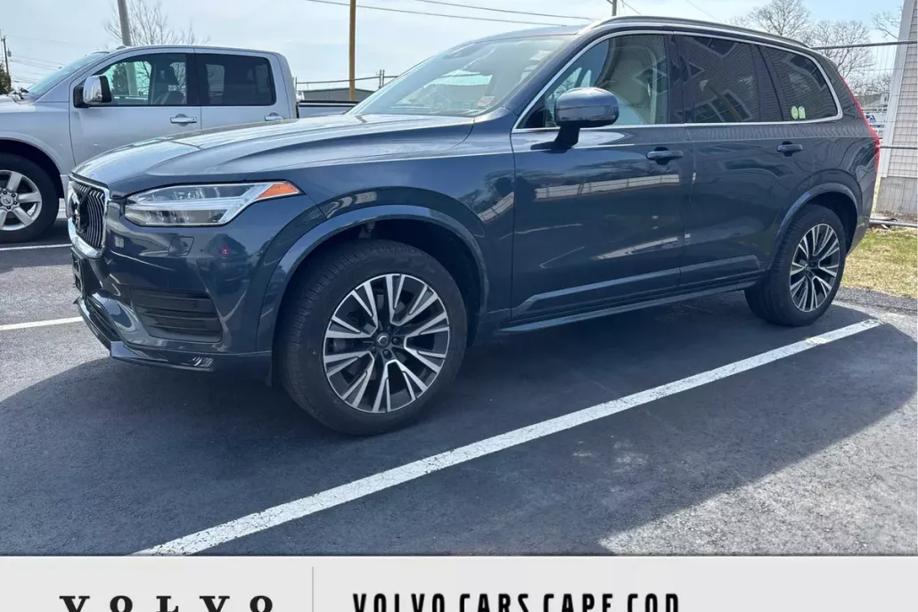 2022 Volvo XC90 T5 AWD Momentum photo 1