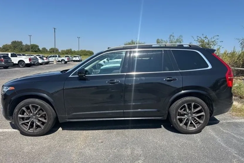 2019 Volvo XC90 T5 Momentum photo 1