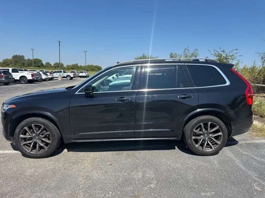 2019 Volvo XC90 T5 Momentum photo 1