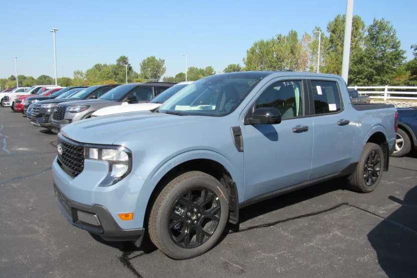 2025 Ford Maverick XLT photo 1