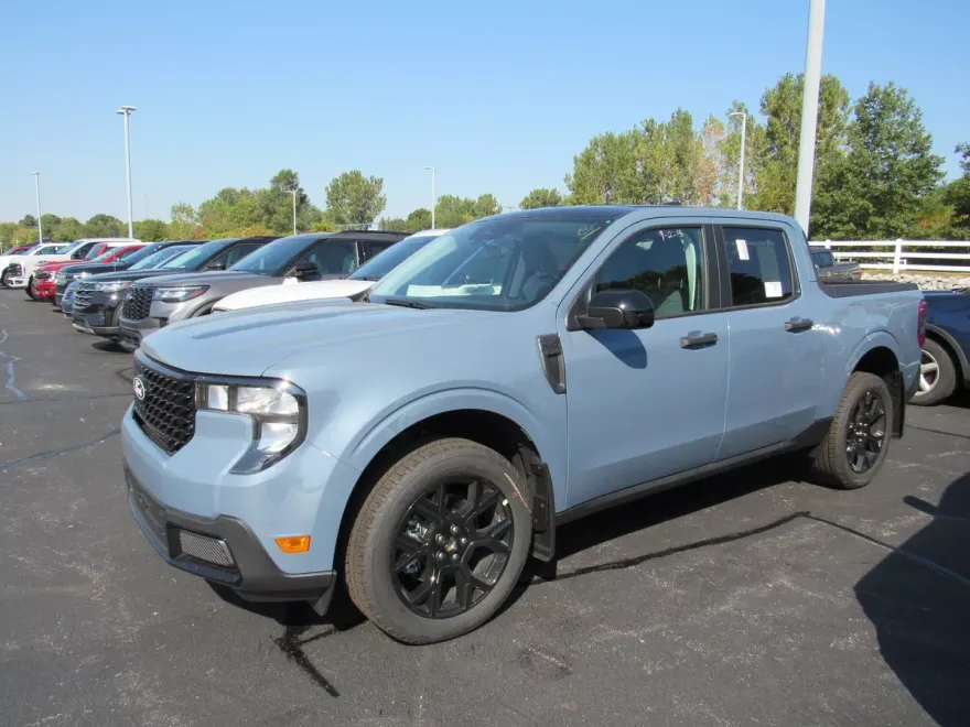 2025 Ford Maverick XLT photo 1