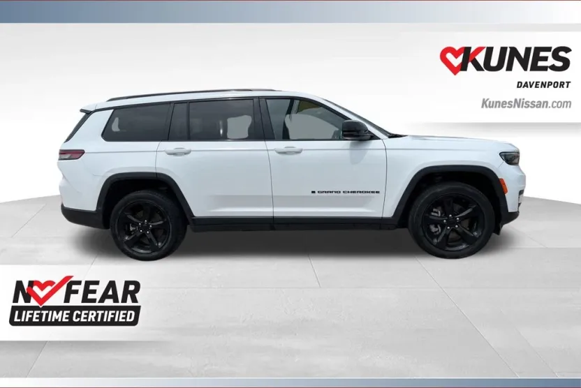 2023 Jeep Grand Cherokee Laredo photo 1