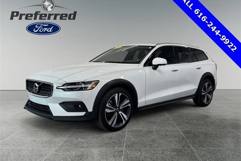 2023 Volvo V60 Cross Country B5 Plus AWD photo 1