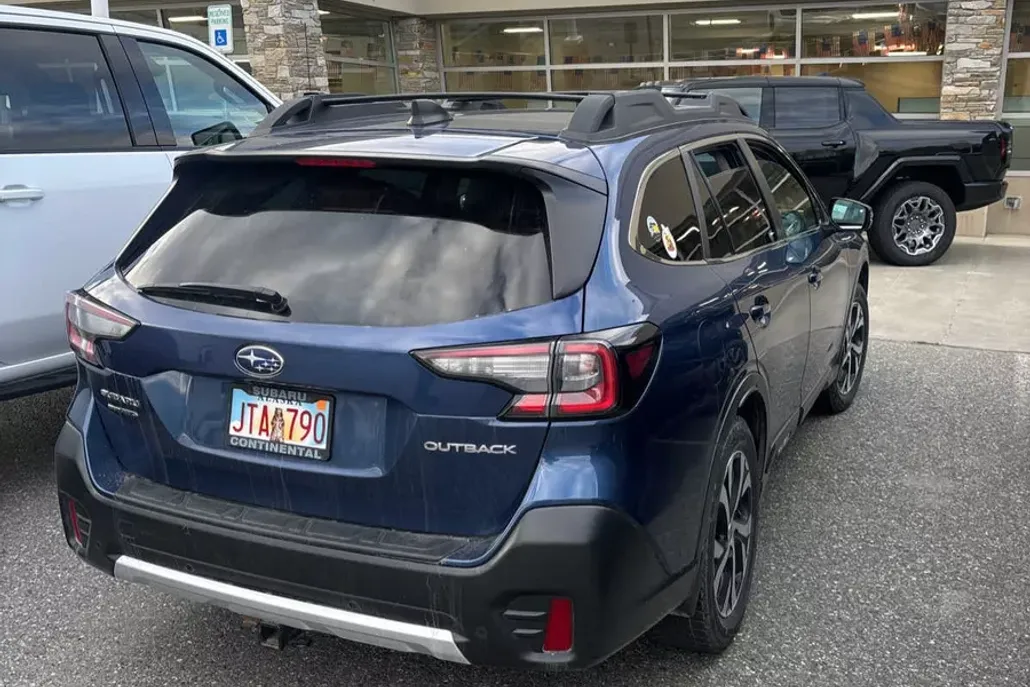 2020 Subaru Outback Limited photo 1