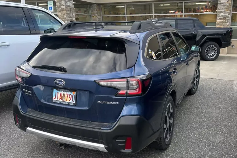 2020 Subaru Outback Limited photo 1