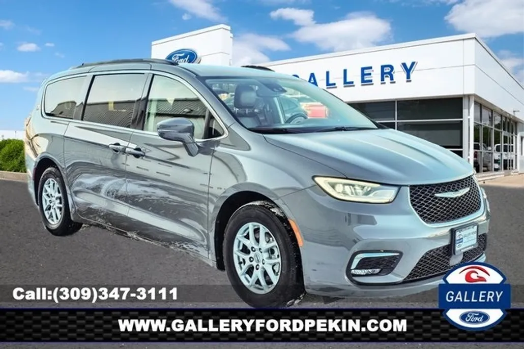 2022 Chrysler Pacifica Touring L photo 1
