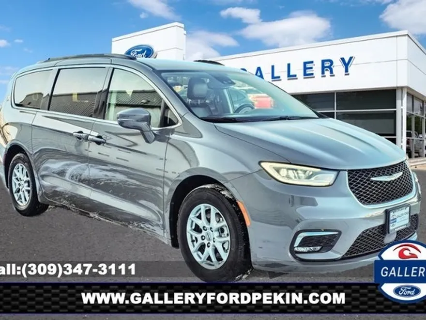 2022 Chrysler Pacifica Touring L photo 1