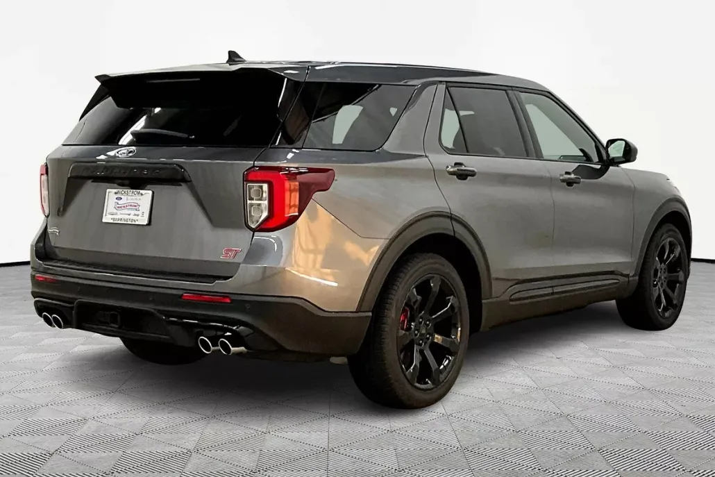 2022 Ford Explorer ST photo 1