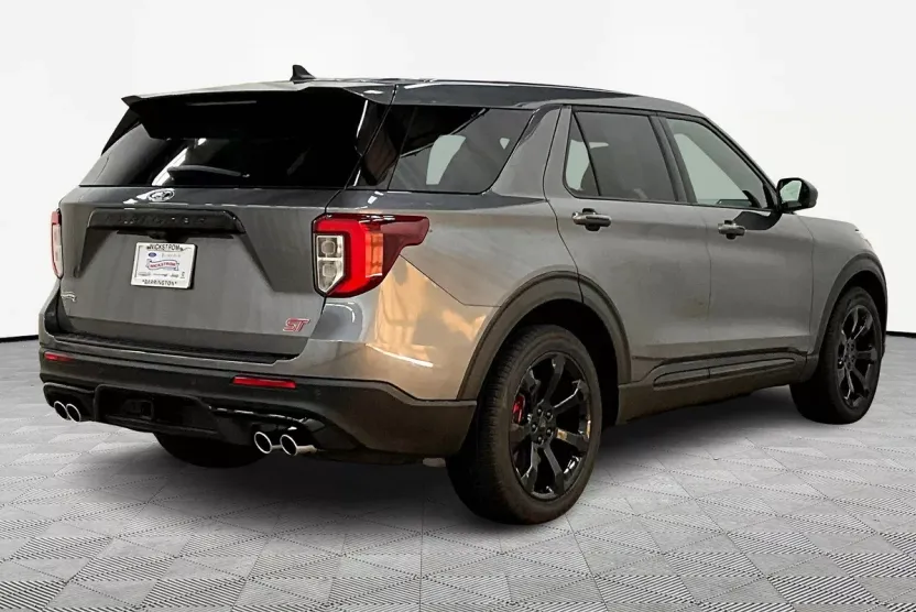 2022 Ford Explorer ST photo 1