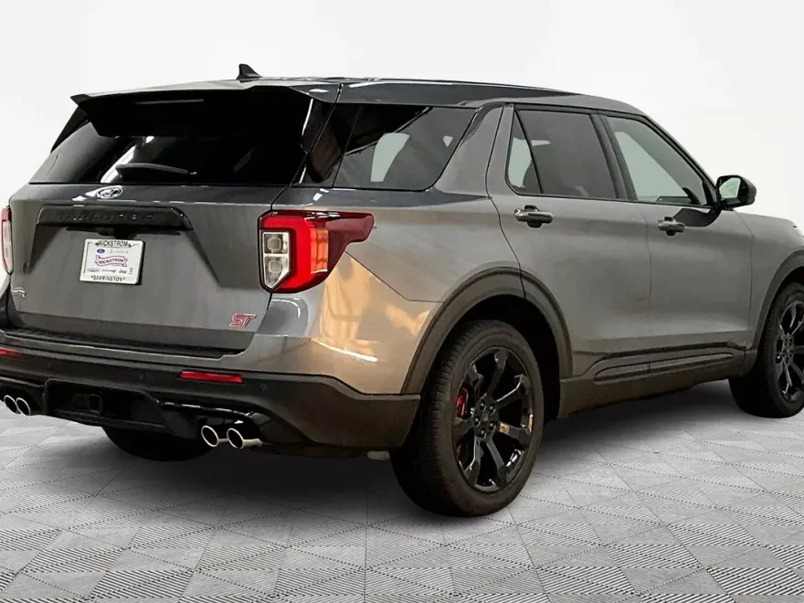 2022 Ford Explorer ST photo 1
