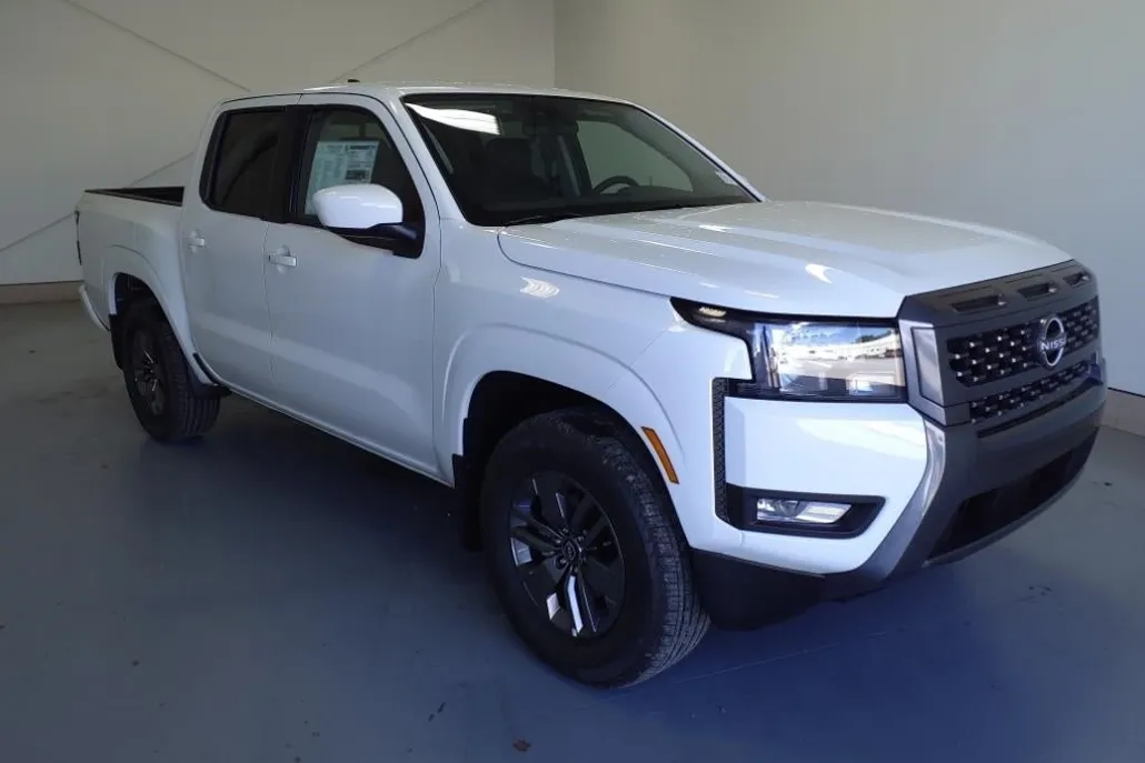 2025 Nissan Frontier SV photo 1