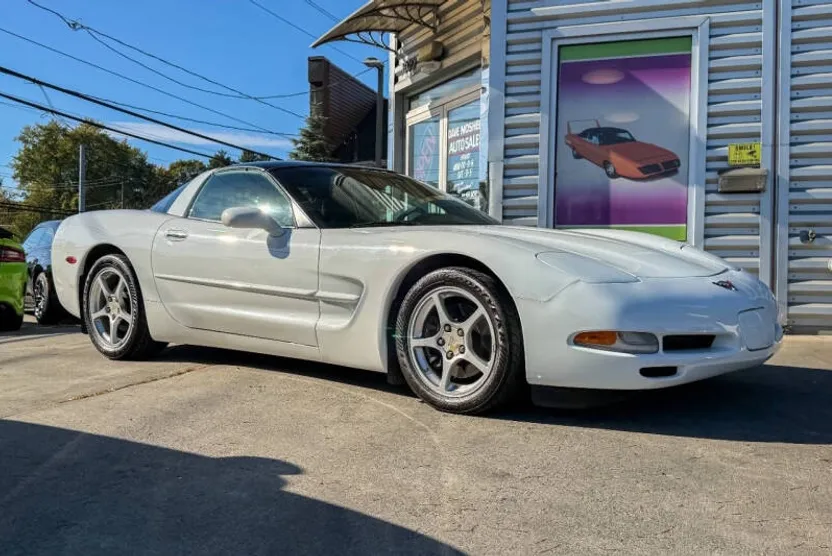 2000 Chevrolet Corvette photo 1