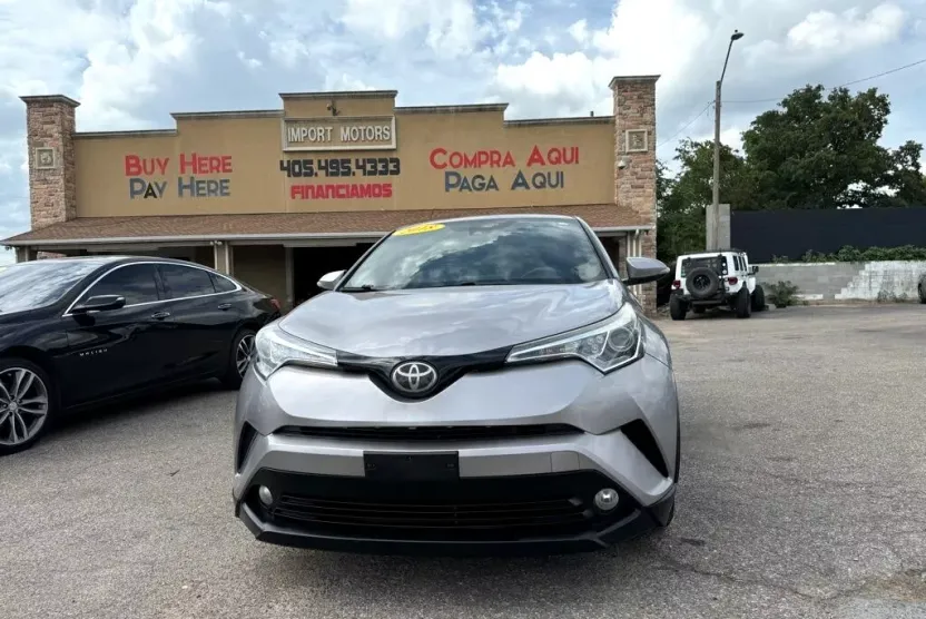 2018 Toyota C-HR XLE photo 1