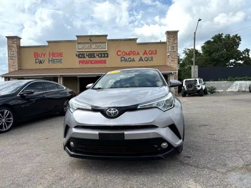 2018 Toyota C-HR XLE photo 1