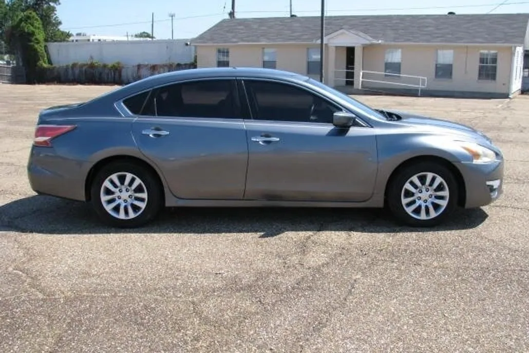 2014 Nissan Altima 2.5 photo 1