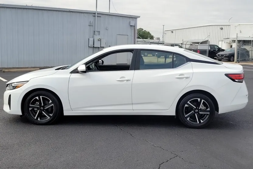 2024 Nissan Sentra SV photo 1