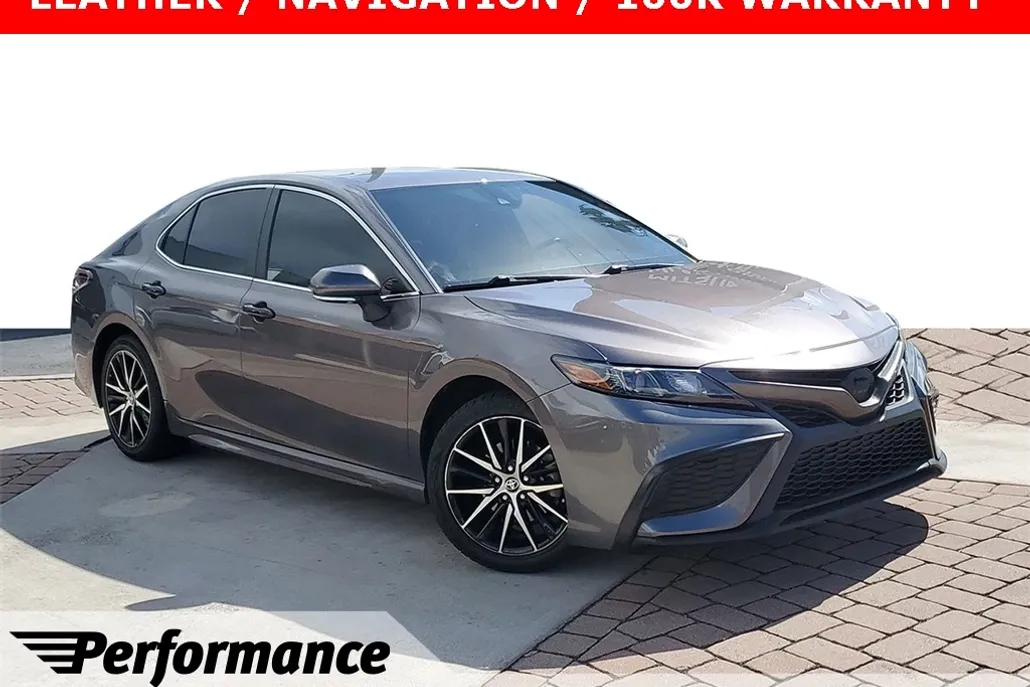 2022 Toyota Camry SE photo 1