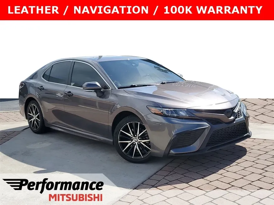2022 Toyota Camry SE photo 1