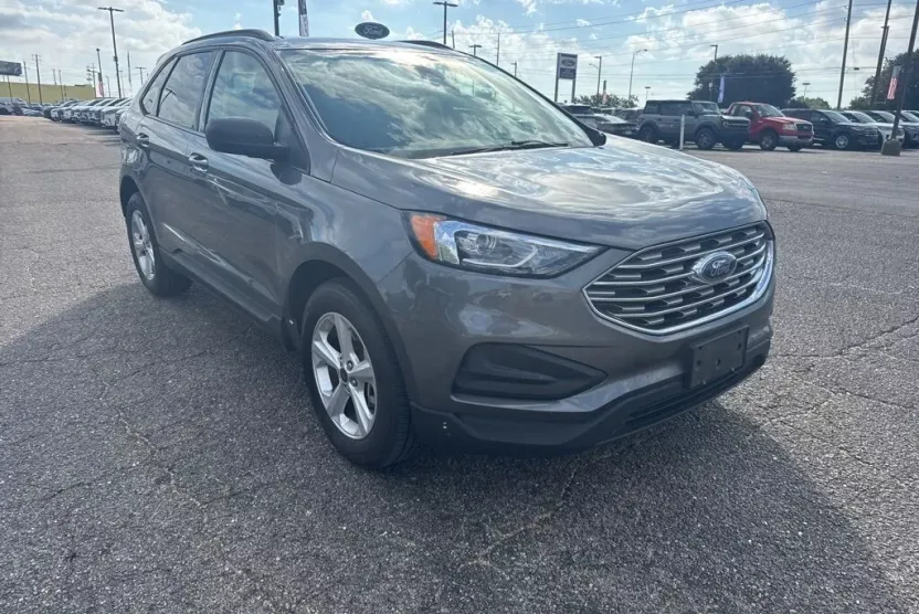 2022 Ford Edge SE photo 1