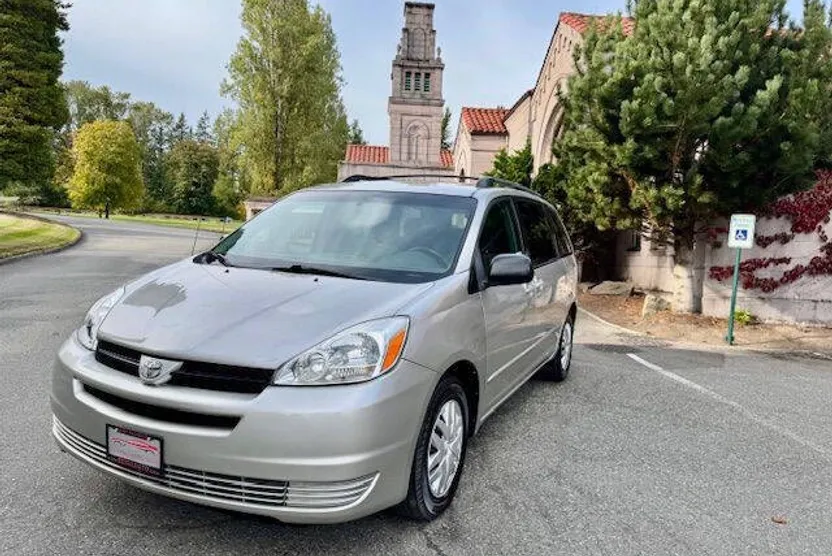 2005 Toyota Sienna LE photo 1