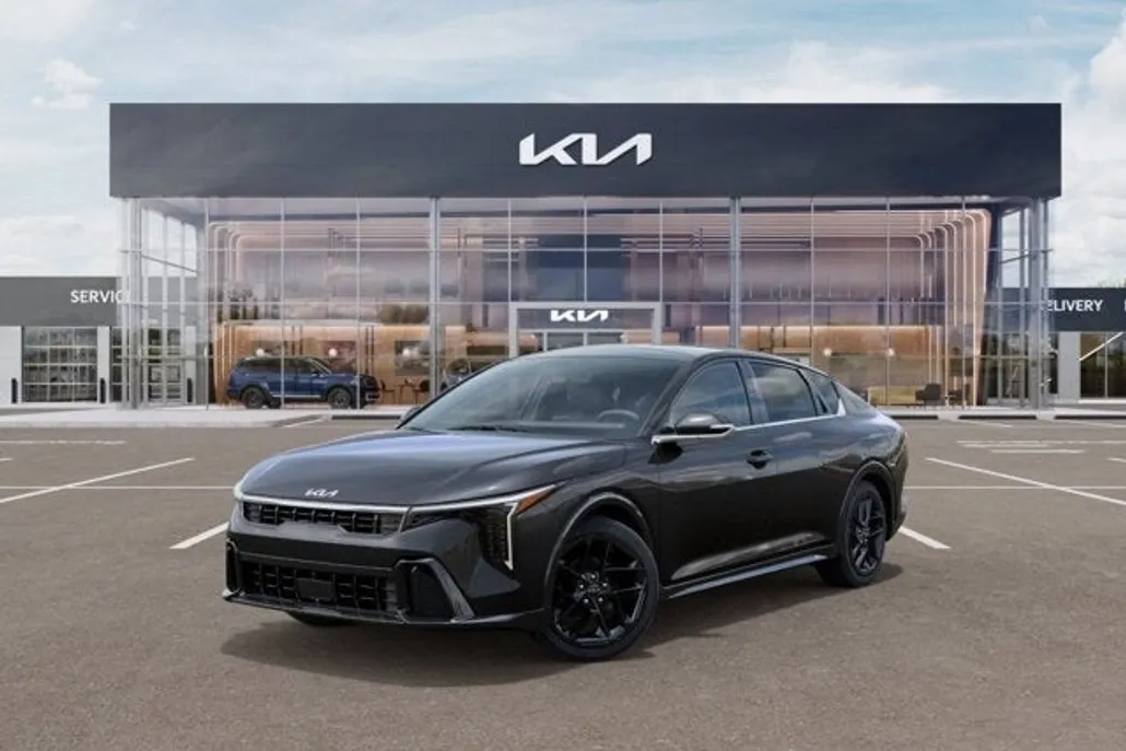 2025 Kia K4 GT-Line Turbo photo 1