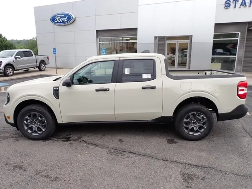 2025 Ford Maverick XLT photo 1