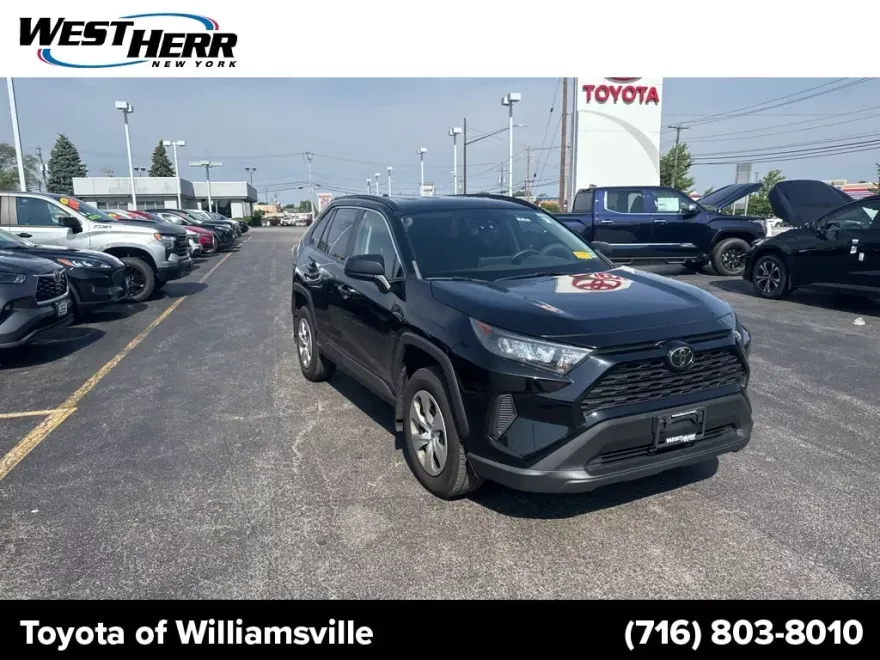2019 Toyota RAV4 LE photo 1