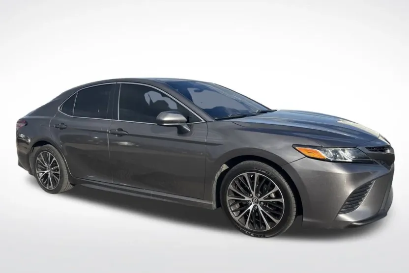 2018 Toyota Camry SE XLE photo 1