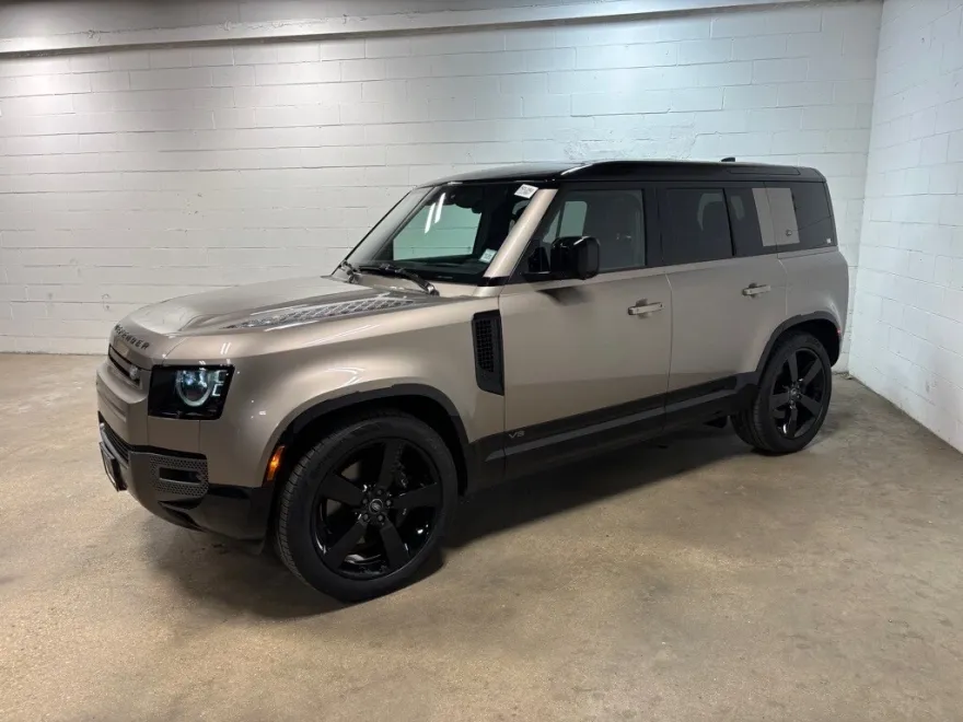 2023 Land Rover Defender 110 V8 photo 1