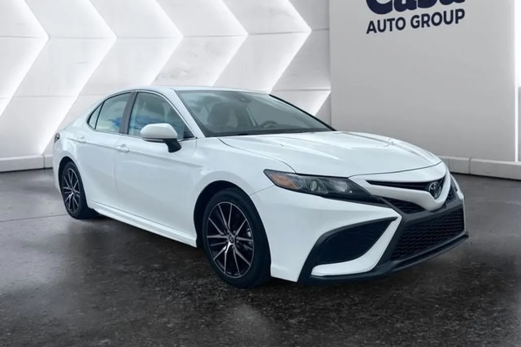 2023 Toyota Camry SE photo 1