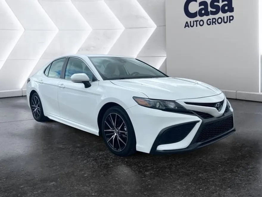 2023 Toyota Camry SE photo 1