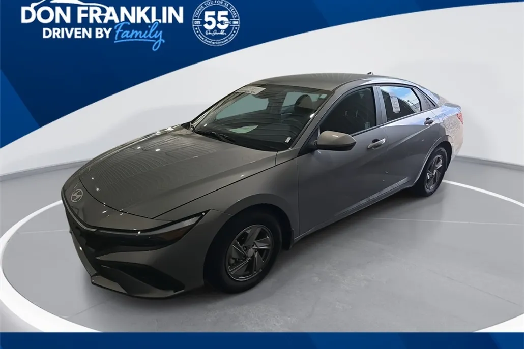 2025 Hyundai Elantra SE photo 1
