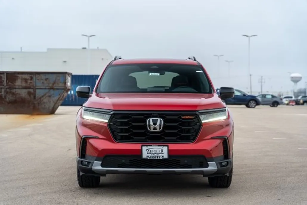 2025 Honda Pilot TrailSport photo 1