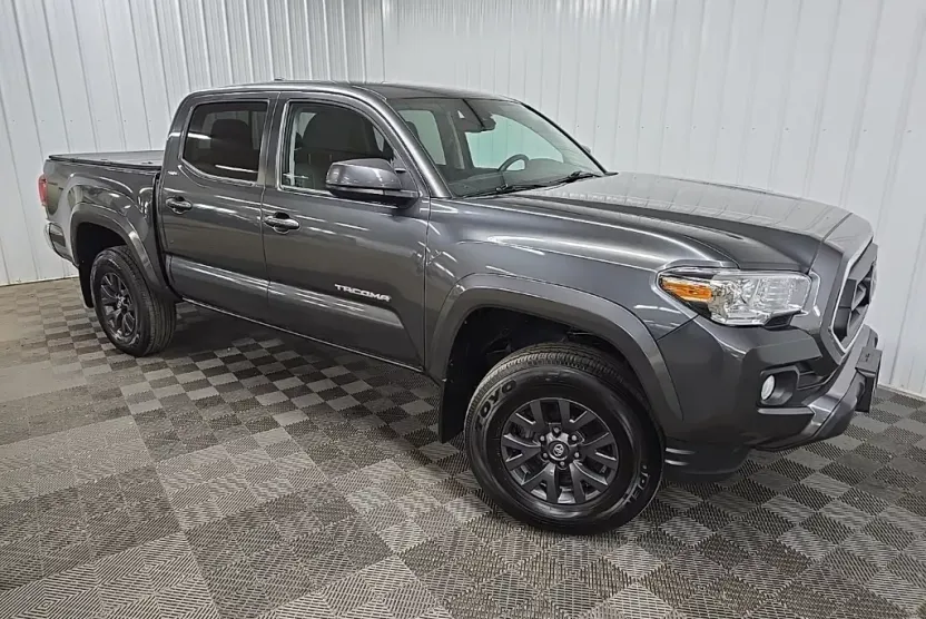 2022 Toyota Tacoma SR5 V6 photo 1
