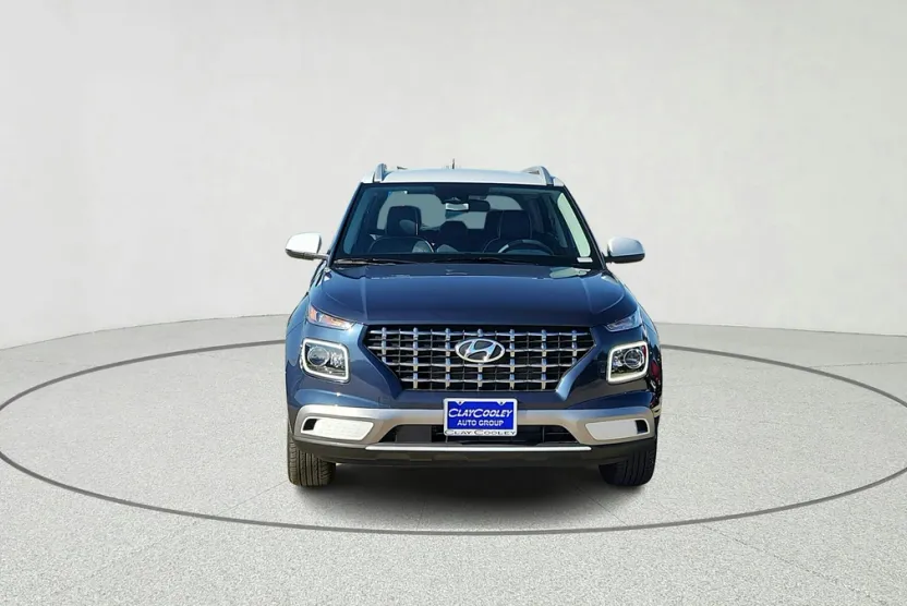 2025 Hyundai Venue Limited photo 2
