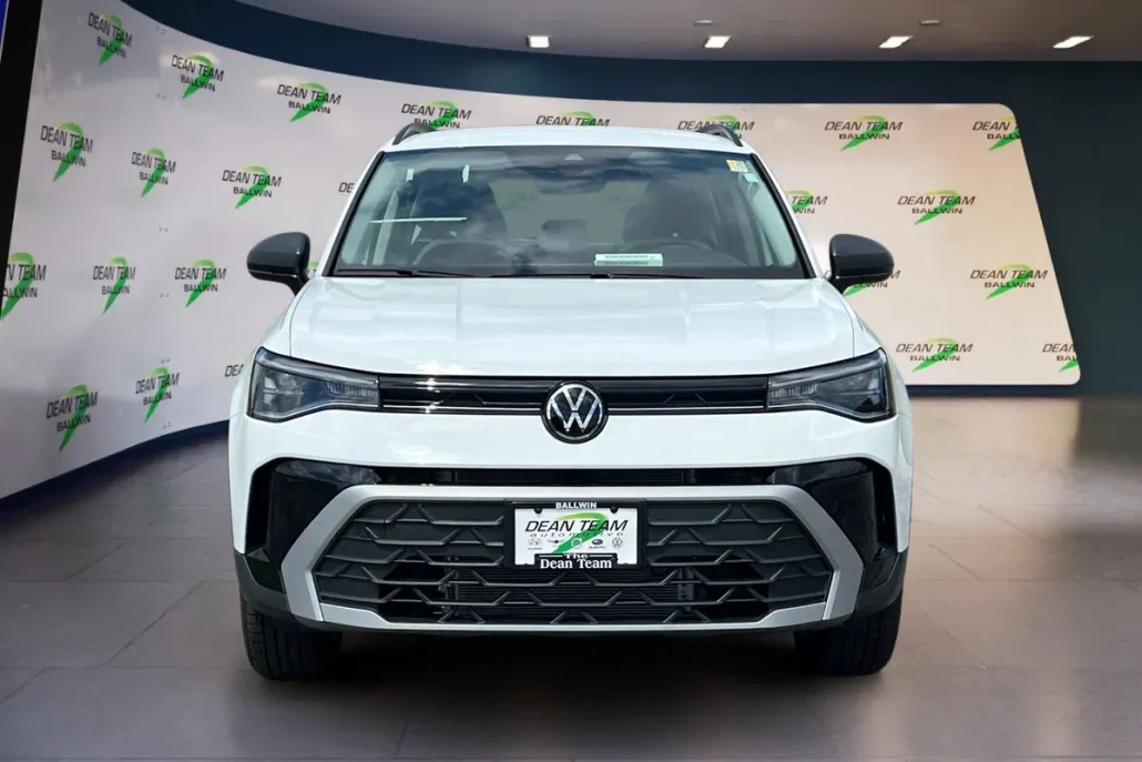 2025 Volkswagen Taos S photo 1