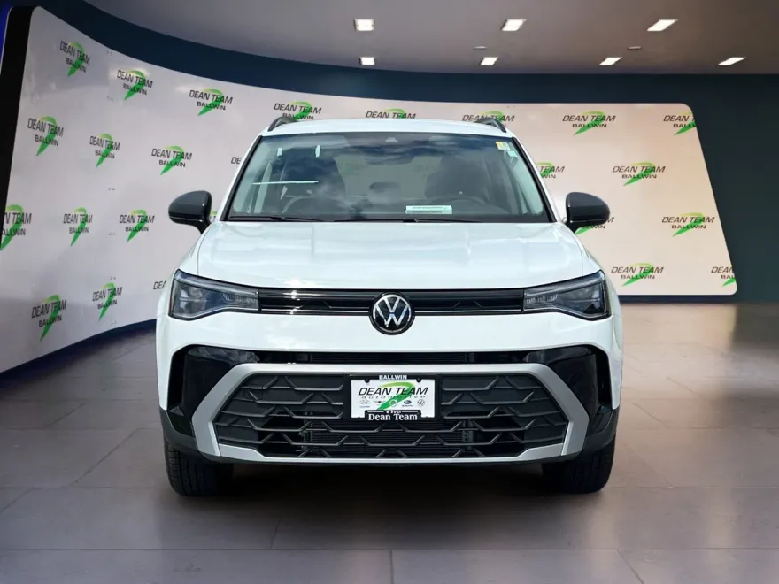 2025 Volkswagen Taos S photo 1